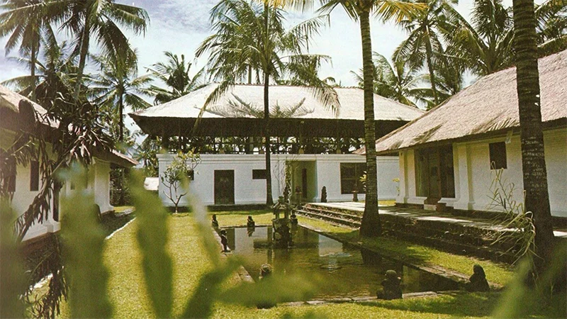 Tropical modern pavilion architecture by Geoffrey Bawa in Sanur Bali with layered landscaping