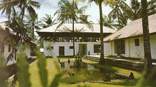 Tropical modern pavilion architecture by Geoffrey Bawa in Sanur Bali with layered landscaping