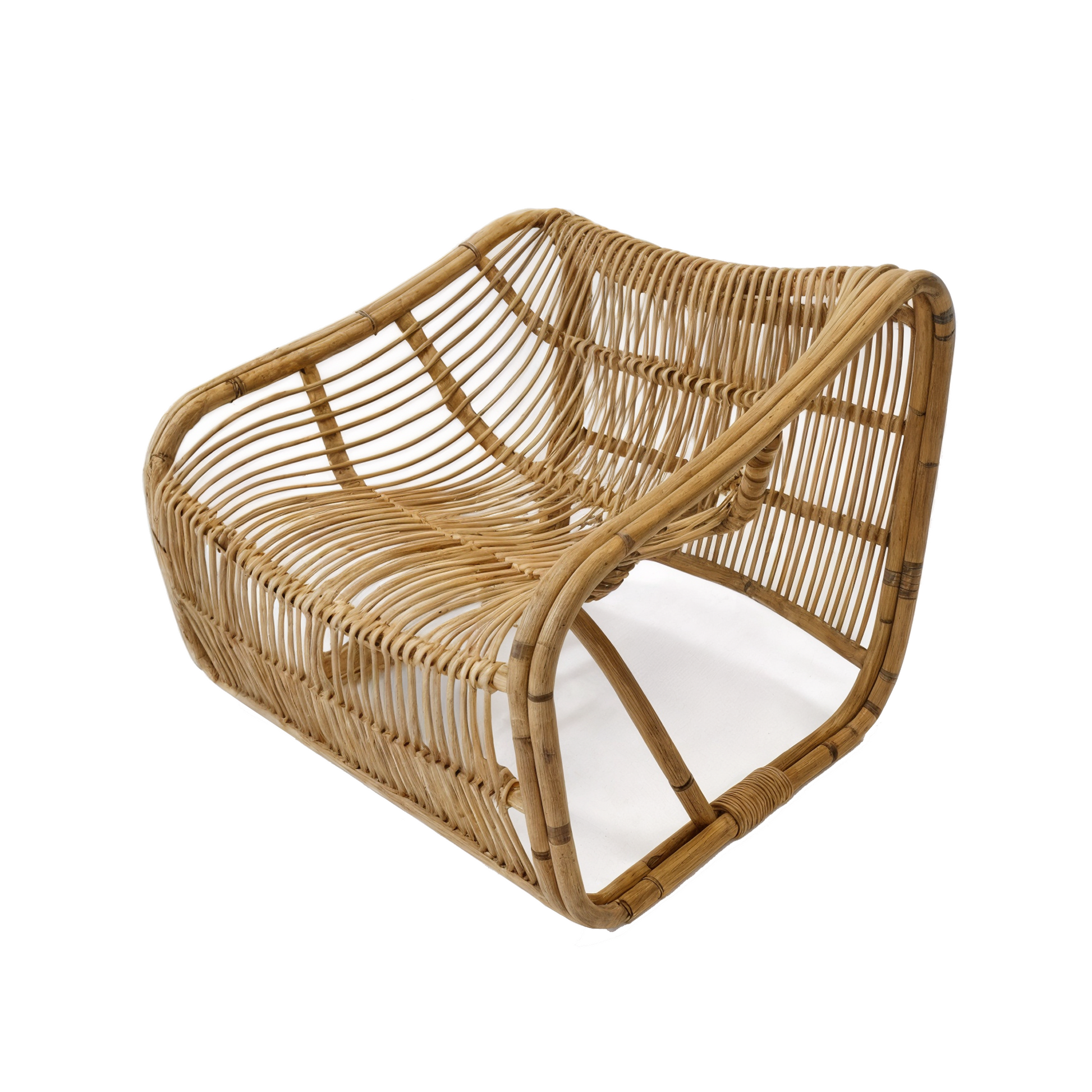 Bucket Lounge Chair by TIBA-TIBA – unique natural rattan lounge chair with organic curves and modern Italian design, hand crafted in Indonesia for relaxed tropical living.