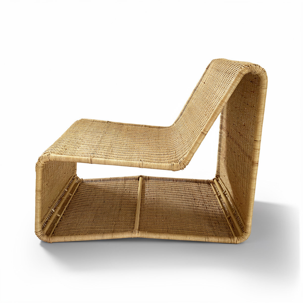 Geo Lounge Chair by TIBA-TIBA – Italian rattan lounge chair with minimalist and modern design and aluminium frame, side view. 